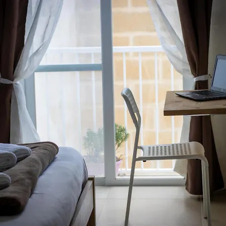 Modern 1 Bedroom Gem With Breathtaking Terrace *